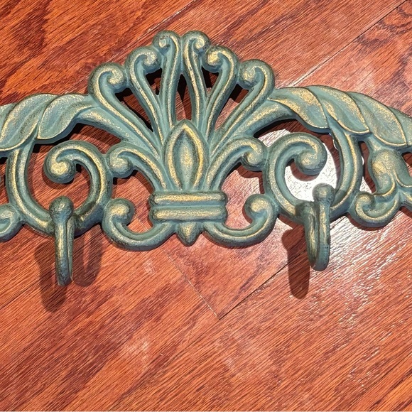 Vintage style iron Green Wall Hook Decor - Picture 3 of 12